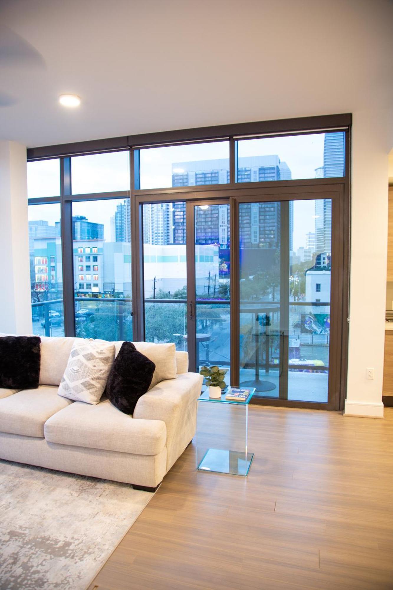 Cozy Toyota Center Apartment
